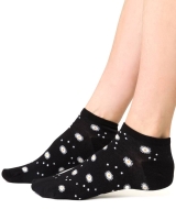 stopki-damskie-w-kwiatki-w-kolorze-czarnym-steven-114-134