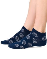 bawełniane-stopki-damskie-w-truskawki-steven-114-119-w-kolorze-granatowym