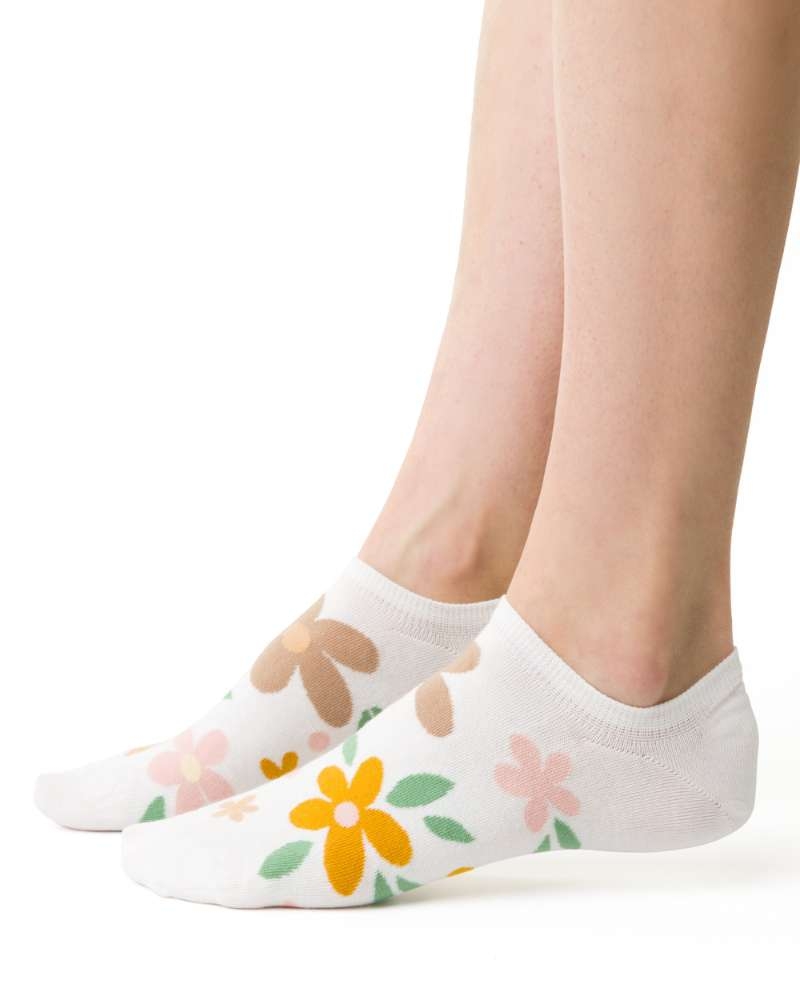 stopki-damskie-w-kolorowe-kwiatki-steven-021-061-ecru