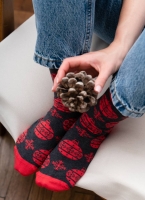 świateczne-skarpetki-na-prezent-pod-choinkę-steven-136-099-damskie-w-bombki