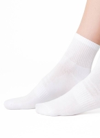 sportowe skarpetki damskie w kolorze białym Steven 026