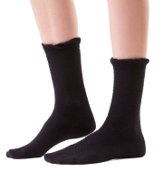 Bawełniane skarpety damskie ażurowe z falbanką Steven Comet 066-3D kolor czarny