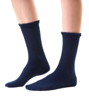 Bawełniane skarpety damskie ażurowe z falbanką Steven Comet 066-3D kolor granatowy