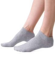 bawełniane stopki damskie w prążki steven 137 kolor szary melanż